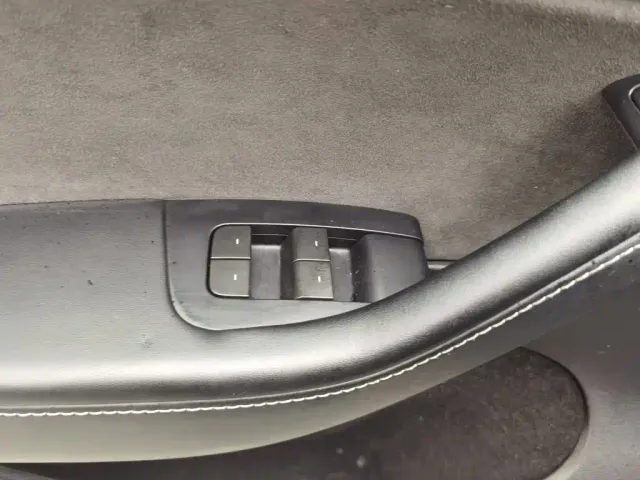 Tesla Model Y — Фото автомобиля 9