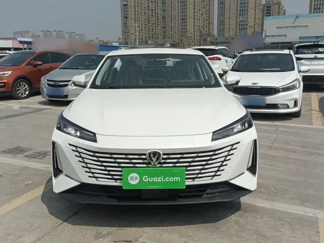 Changan Eado — Фото автомобиля 2