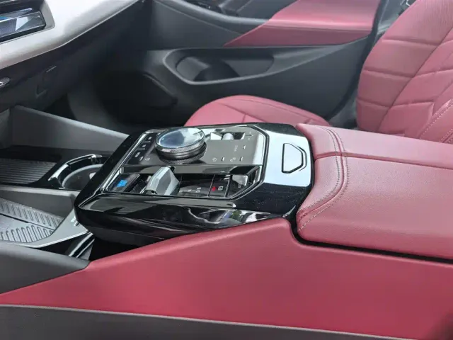 BMW i5 — Фото автомобиля 11