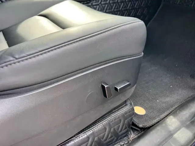 Tesla Model Y — Фото автомобиля 6