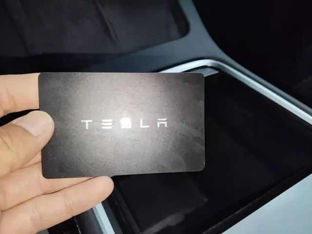 Tesla Model Y — Фото автомобиля 8