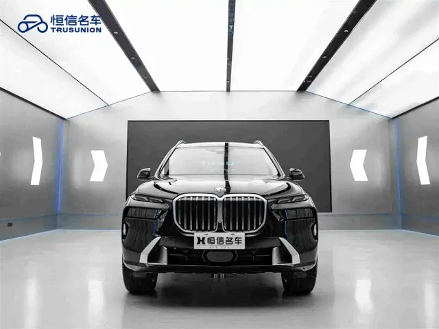 BMW X7 — Фото автомобиля 2