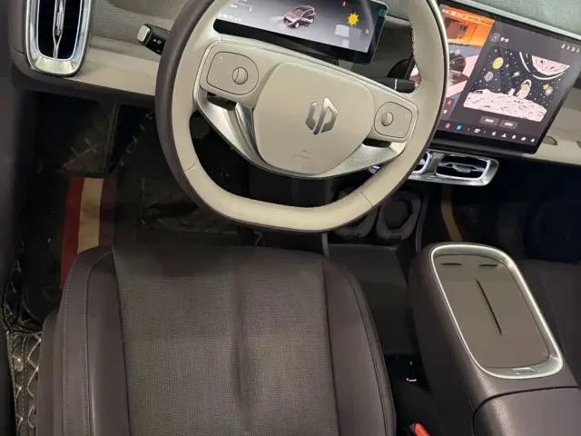 Leapmotor B10 — Фото автомобиля 9