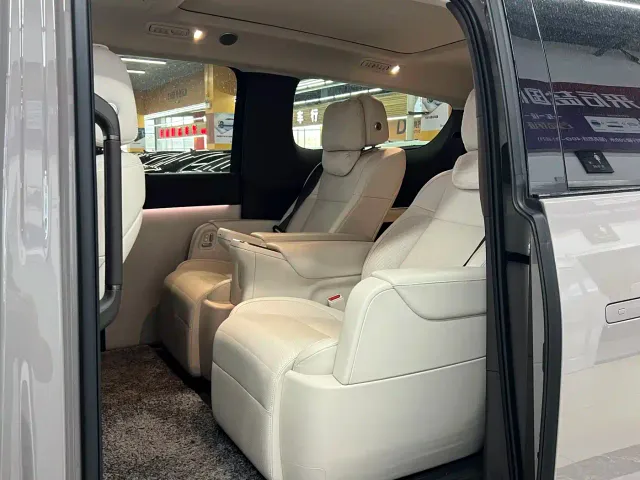 Li Auto MEGA — Фото автомобиля 6