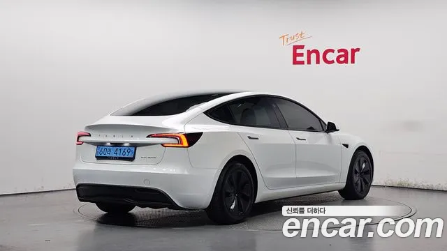 Фотография автомобиля — Tesla Model 3