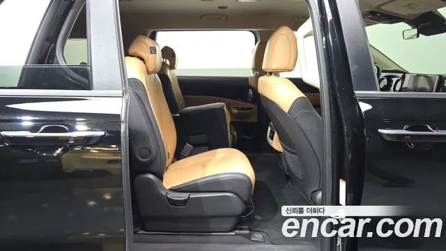 Kia Carnival Generation 4 — Фото автомобиля 12