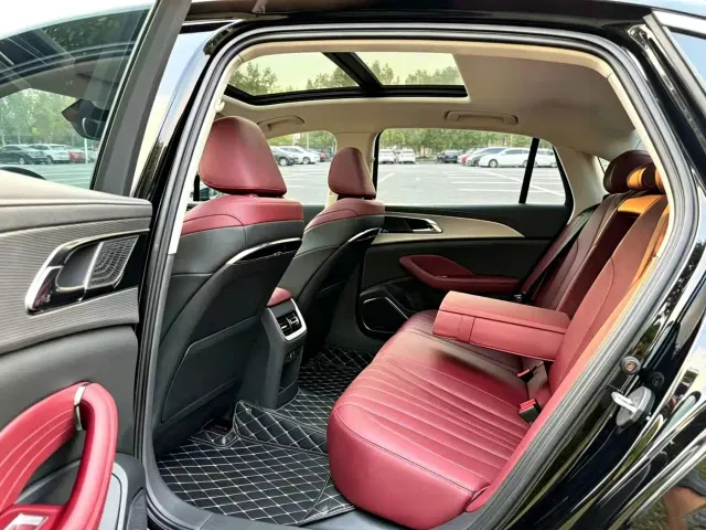 Hongqi H5 — Фото автомобиля 8