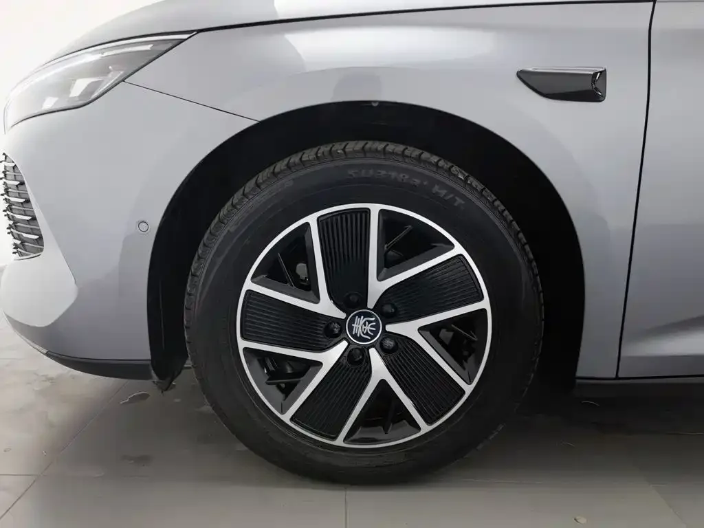 BYD Qin L 2025 DM-i Smart Drive Edition 120KM Surpassing — Фото автомобиля 17