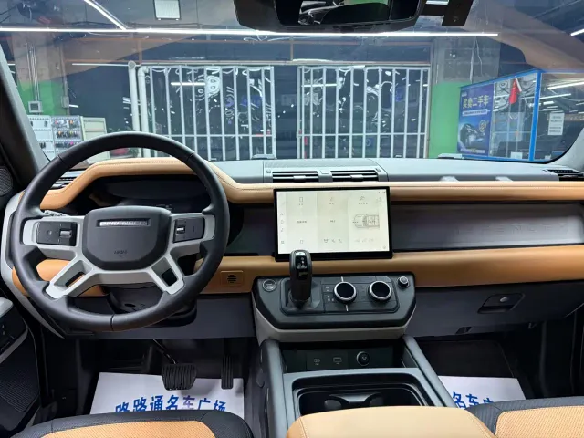 Land Rover Defender — Фото автомобиля 9