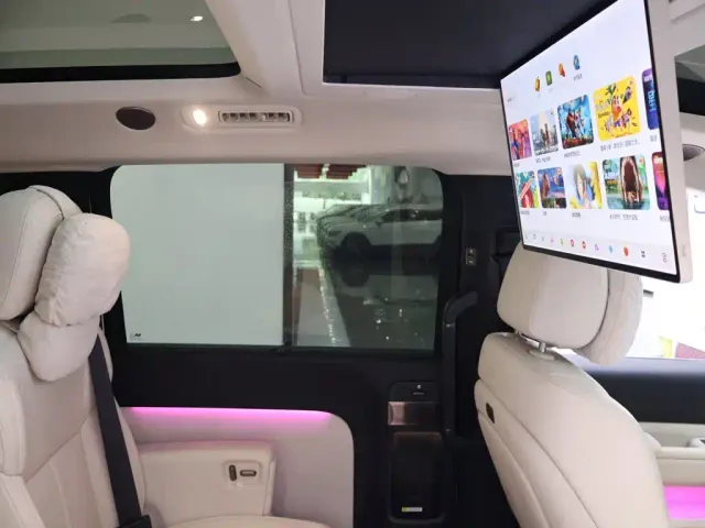 Li Auto MEGA — Фото автомобиля 27