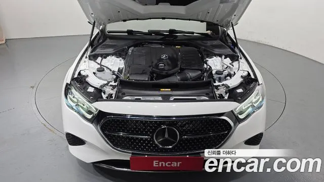 Mercedes-Benz E-Class — Фото автомобиля 6