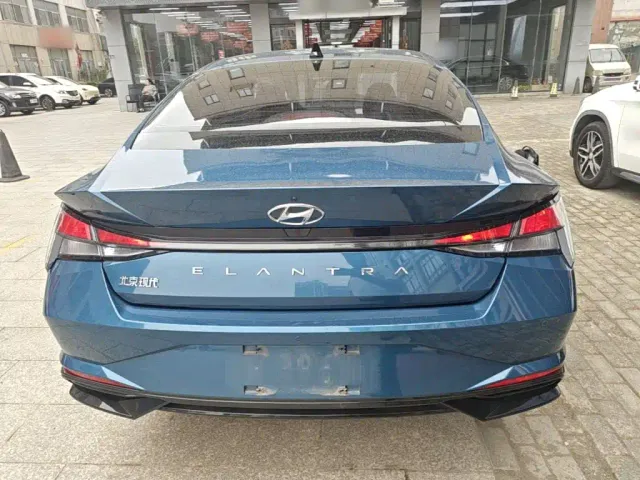 Hyundai Elantra — Фото автомобиля 5