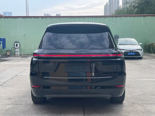Li Auto L9 — Фото автомобиля 5