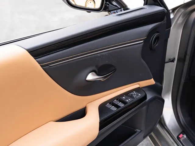 Lexus ES — Фото автомобиля 19