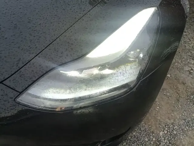 Tesla Model 3 — Фото автомобиля 17