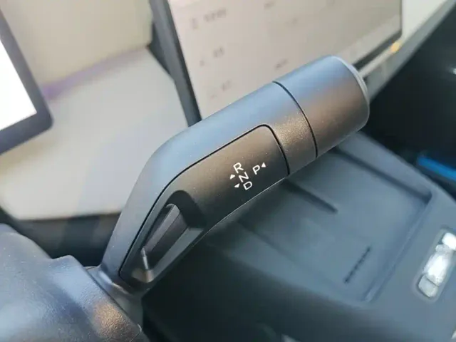 Volvo XC70 Plug-in Hybrid — Фото автомобиля 13