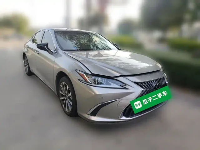 Lexus ES — Фото автомобиля 23