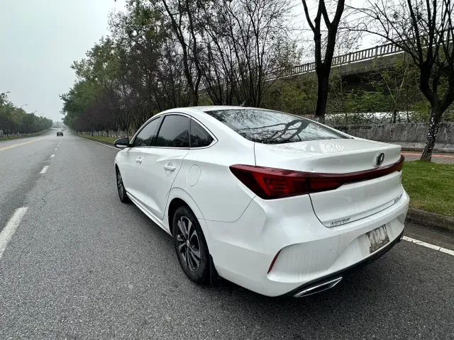 Changan Eado — Фото автомобиля 6