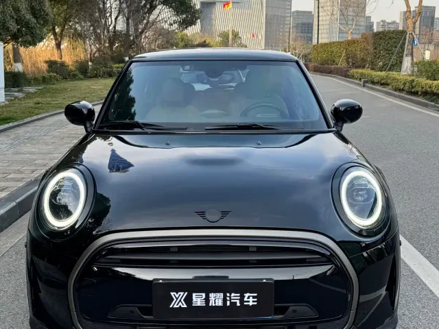 Фотография автомобиля — MINI Hatch