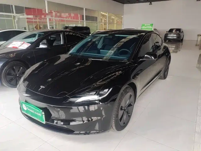 Фотография автомобиля — Tesla Model 3