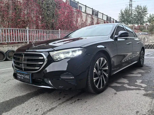 Фотография автомобиля — Mercedes-Benz E-Class