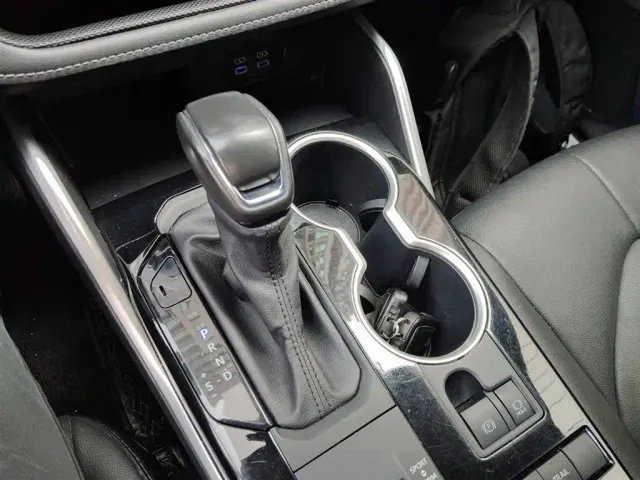 Toyota Highlander — Фото автомобиля 12