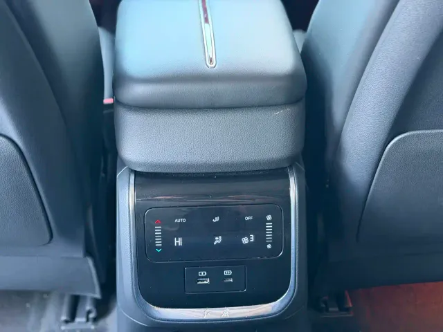 Hongqi HS7 PHEV — Фото автомобиля 23