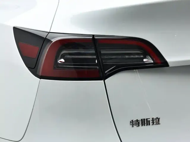 Tesla Model Y — Фото автомобиля 7