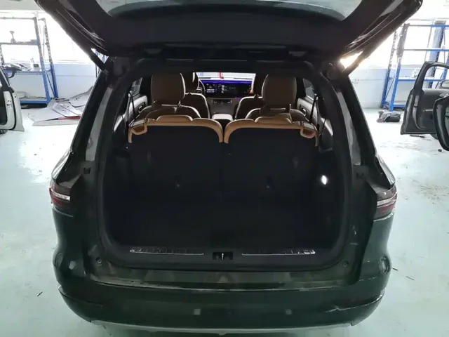 Li Auto ONE — Фото автомобиля 18