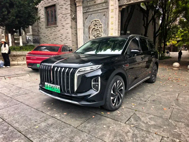 Фотография автомобиля — Hongqi HS7 PHEV
