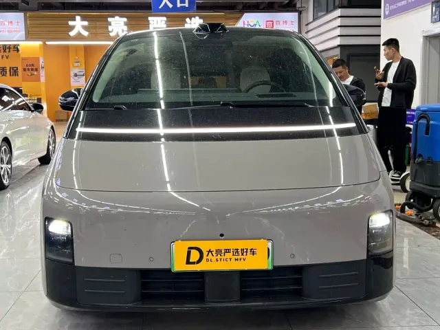 Li Auto MEGA — Фото автомобиля 2