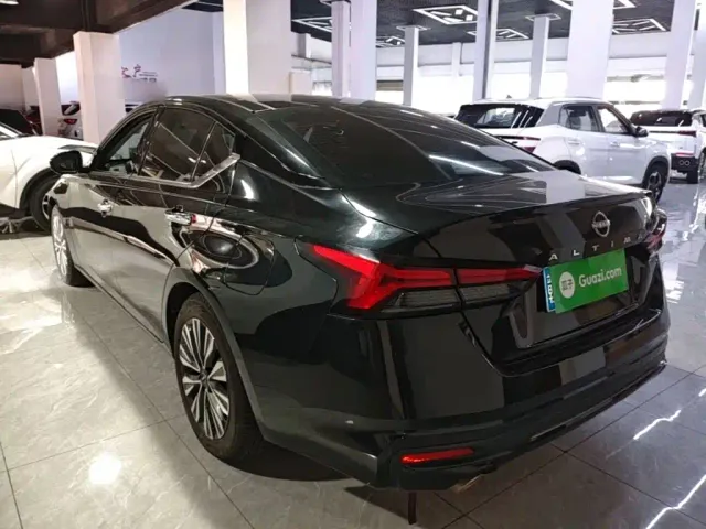 Nissan Teana — Фото автомобиля 4