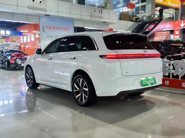 Li Auto L7 — Фото автомобиля 16