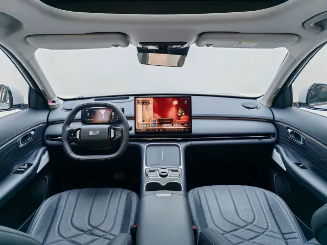 Geely Galaxy Starship 7 EM-i — Фото автомобиля 13