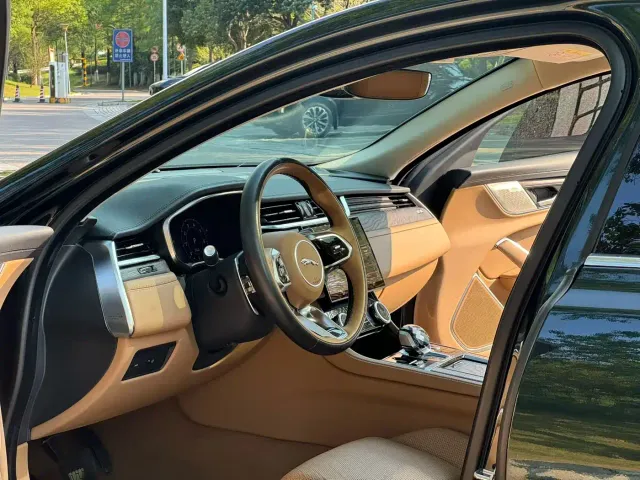Jaguar XFL — Фото автомобиля 4