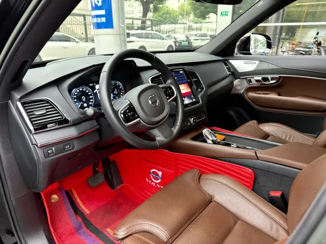 Volvo XC90 — Фото автомобиля 8