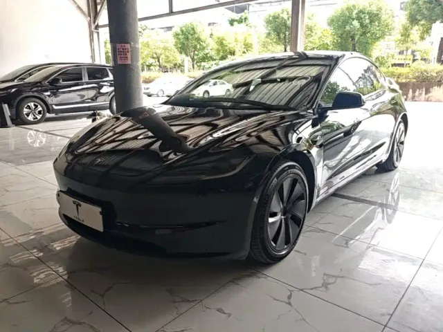 Фотография автомобиля — Tesla Model 3
