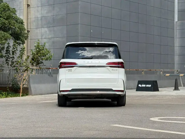 Roewe iMAX8 — Фото автомобиля 6