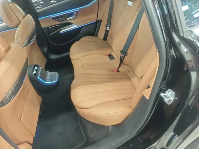 Mercedes-Benz E-Class — Фото автомобиля 16