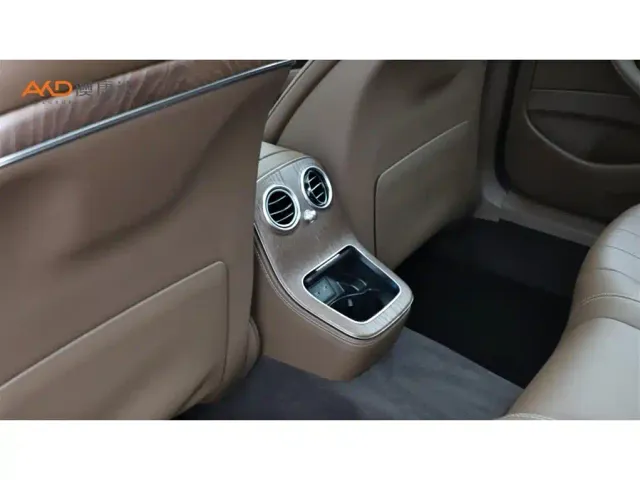 Mercedes-Benz E-Class — Фото автомобиля 9