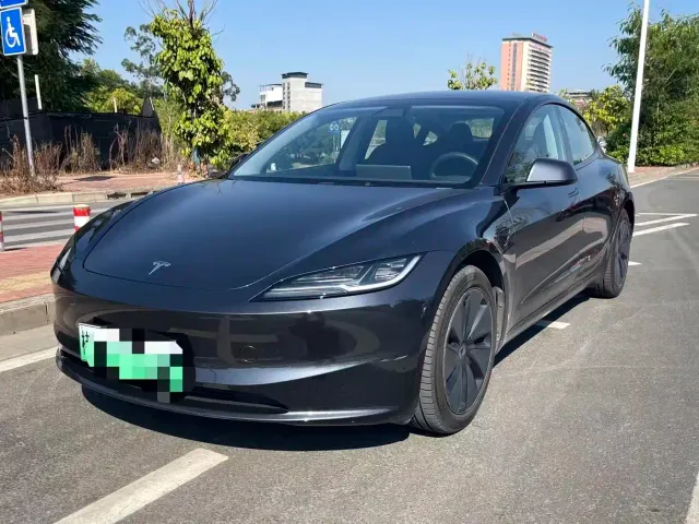 Фотография автомобиля — Tesla Model 3