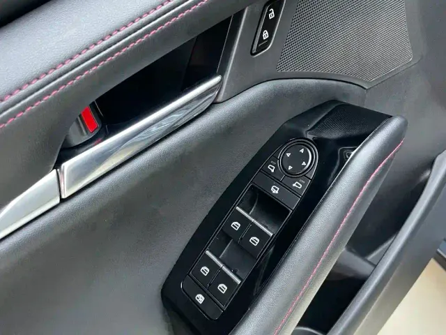Mazda Axela — Фото автомобиля 17