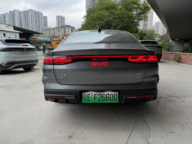 BYD Qin L — Фото автомобиля 9