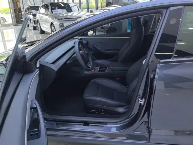 Tesla Model 3 — Фото автомобиля 9
