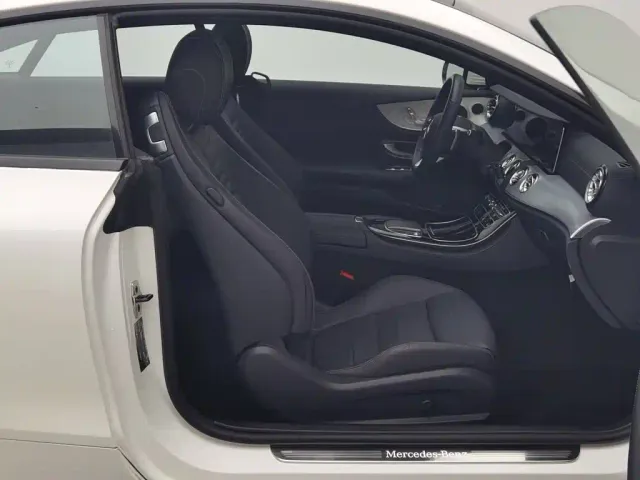 Mercedes-Benz E-Class — Фото автомобиля 23