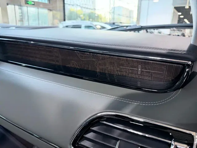 Lincoln Navigator — Фото автомобиля 16