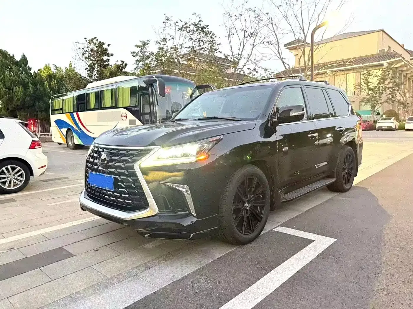 Фотография автомобиля — Lexus LX