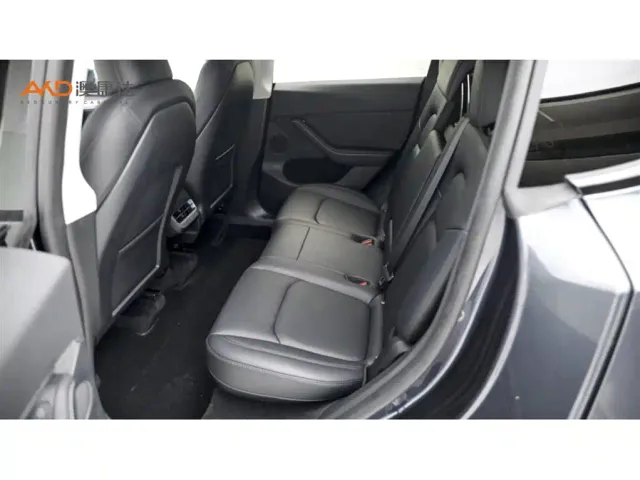 Tesla Model Y — Фото автомобиля 7