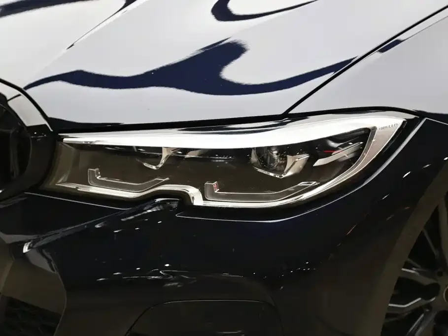 BMW BMW 3 Series 2022 325i M Sport Shadow Edition — Фото автомобиля 25