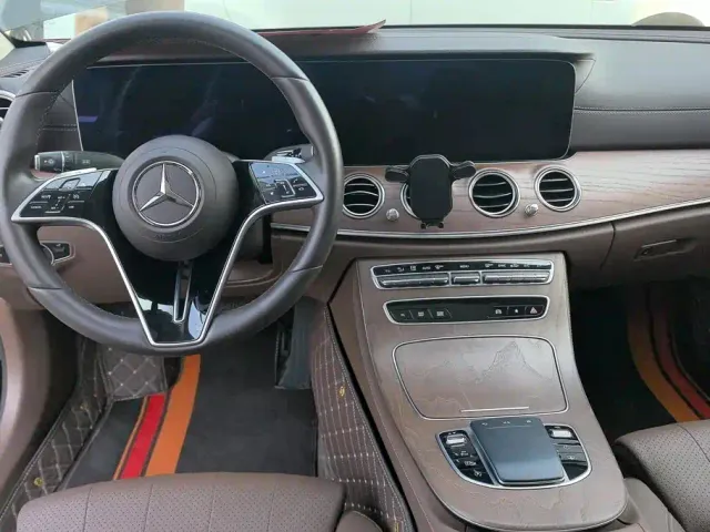Mercedes-Benz E-Class — Фото автомобиля 12